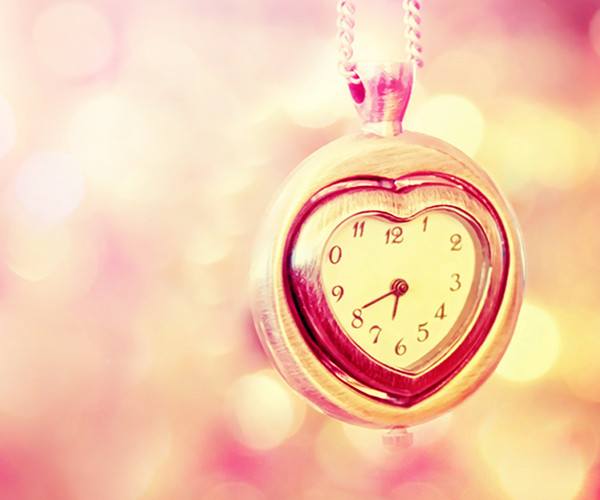 早安心语：爱情使人忘记时间，时间也使人忘记爱情